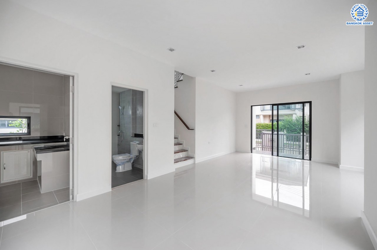 บ้านมือสองตกแต่งใหม่ โครงการ สราญสิริ ติวานนท์-แจ้งวัฒนะ1 เนื้อที่ 50.8 ตร.ว. ดีไซน์ตอบทุกไลฟ์สไตล์ ฟังก์ชัน 3 ห้องนอน 2 ห้องน้ำ จอดรถได้ 2 คัน Living กว้างขวาง บนทำเลติดถนนใหญ่ เชื่อมต่อทุกเส้นทาง ใกล้จุดขึ้นทางด่วน "ศรีสมาน"